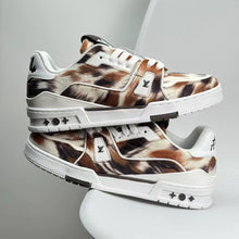 Load image into Gallery viewer, LV Trainers #54 Mule Marron