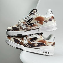 Load image into Gallery viewer, LV Trainers #54 Mule Marron
