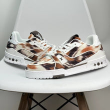 Load image into Gallery viewer, LV Trainers #54 Mule Marron
