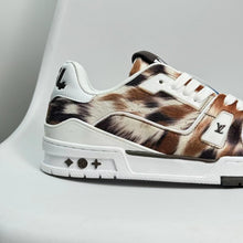 Load image into Gallery viewer, LV Trainers #54 Mule Marron