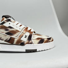 Load image into Gallery viewer, LV Trainers #54 Mule Marron