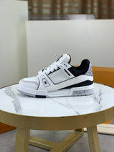 Load image into Gallery viewer, LV Trainers Denim Noir | White