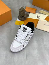 Load image into Gallery viewer, LV Trainers Denim Noir | White