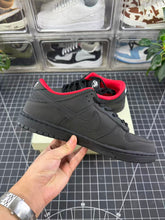 Load image into Gallery viewer, SB Dunk X Supreme Black (2025)