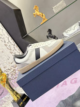 Load image into Gallery viewer, B01 Matchpoint Black and White