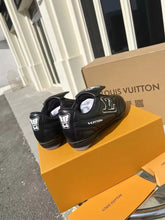 Load image into Gallery viewer, LV Soccer Sneaker Noir