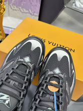 Load image into Gallery viewer, LV Trainers Runner Sneaker Tatic Noir