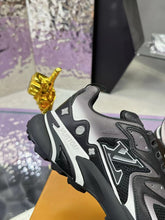 Load image into Gallery viewer, LV Trainers Runner Sneaker Tatic Noir