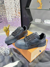Load image into Gallery viewer, LV Trainers #54 Distressed Sneaker Noir