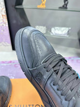 Load image into Gallery viewer, LV Trainers #54 Distressed Sneaker Noir