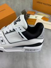 Load image into Gallery viewer, LV Trainers Denim Noir | White