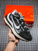 Load image into Gallery viewer, Sacai Vaporwaffle Black White