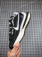 Load image into Gallery viewer, Sacai Vaporwaffle Black White