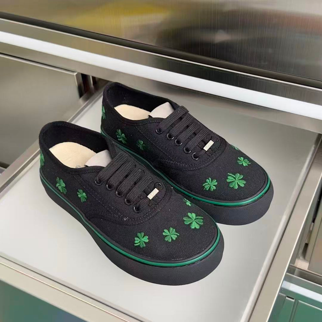 Saltwind Sneaker Clover on Black Cotton