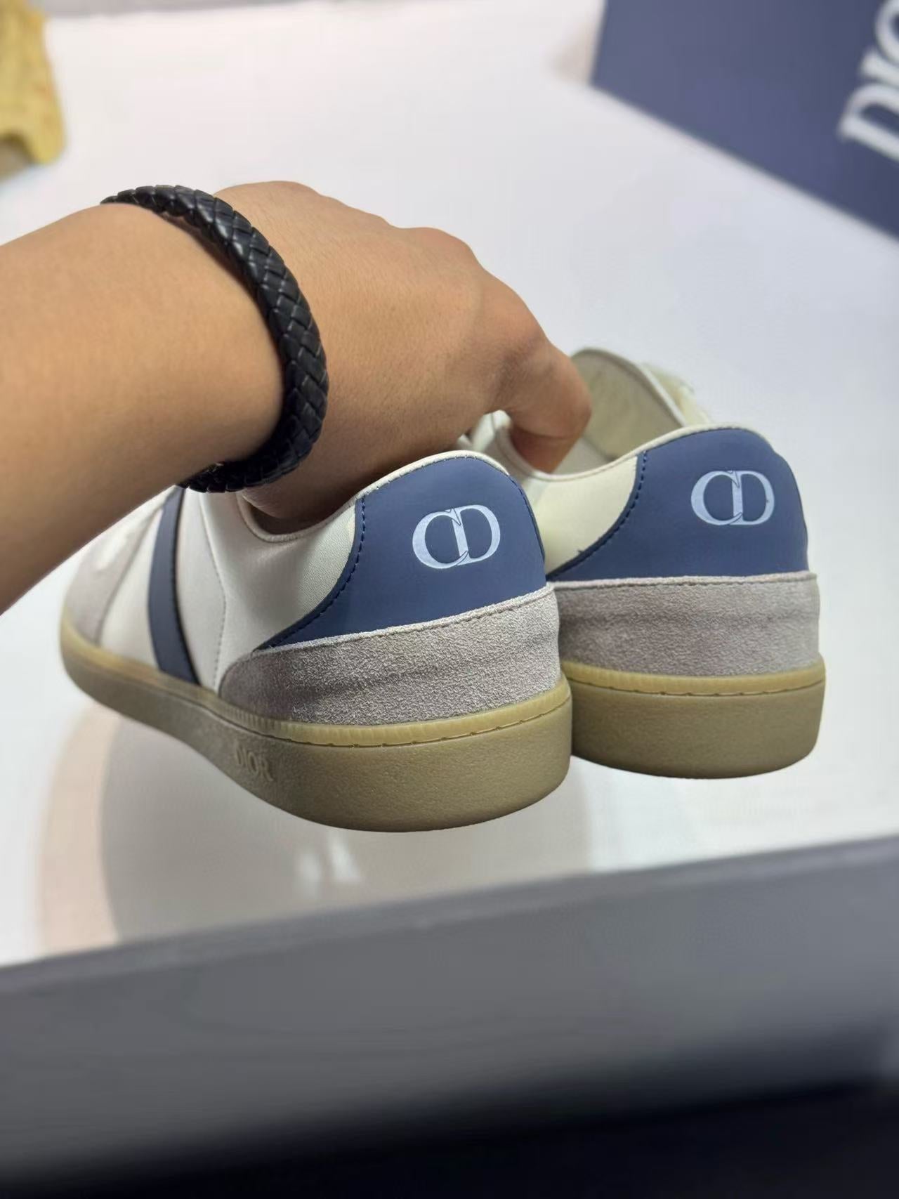 B01 Matchpoint Blue and White