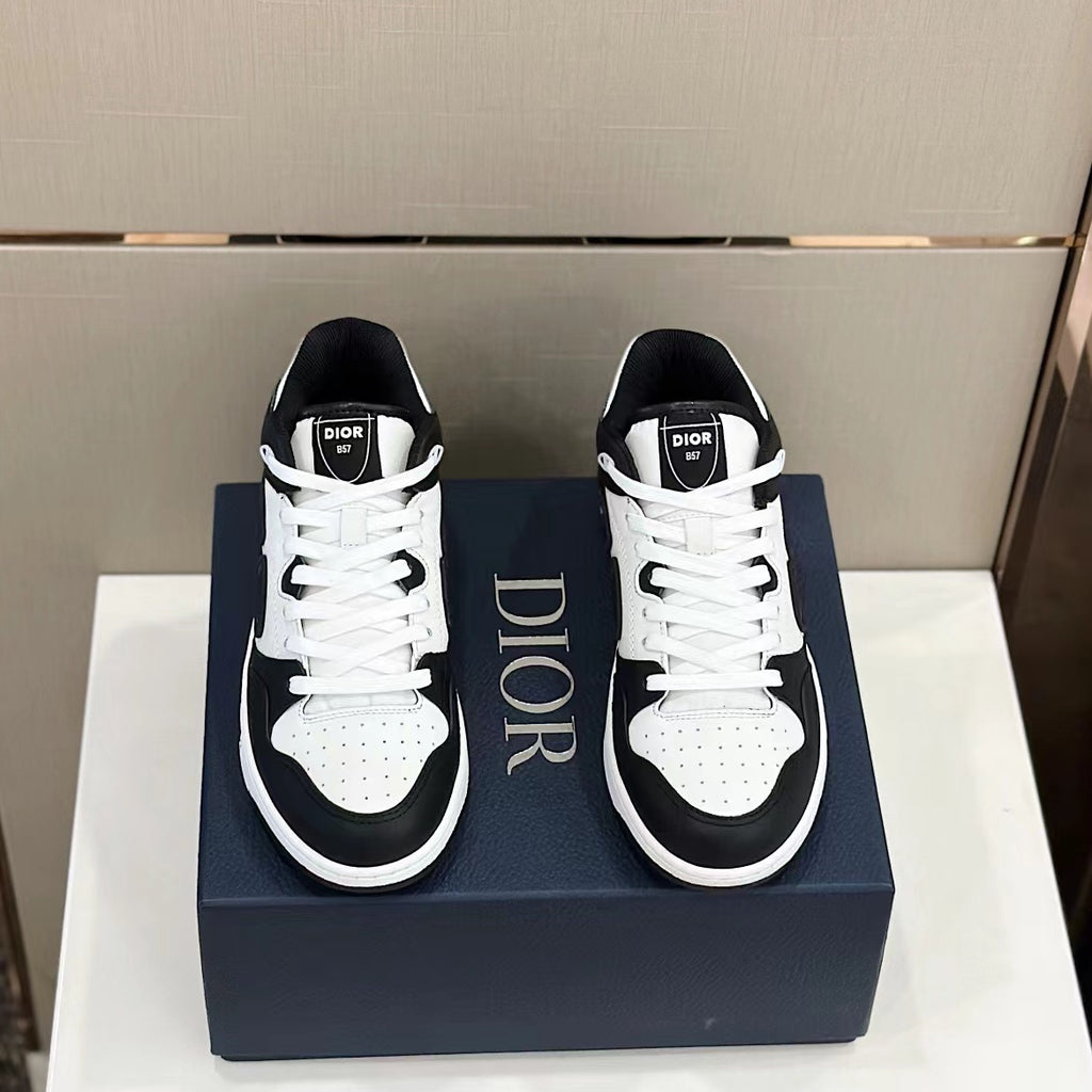 B57 Mid-Top Black Oblique