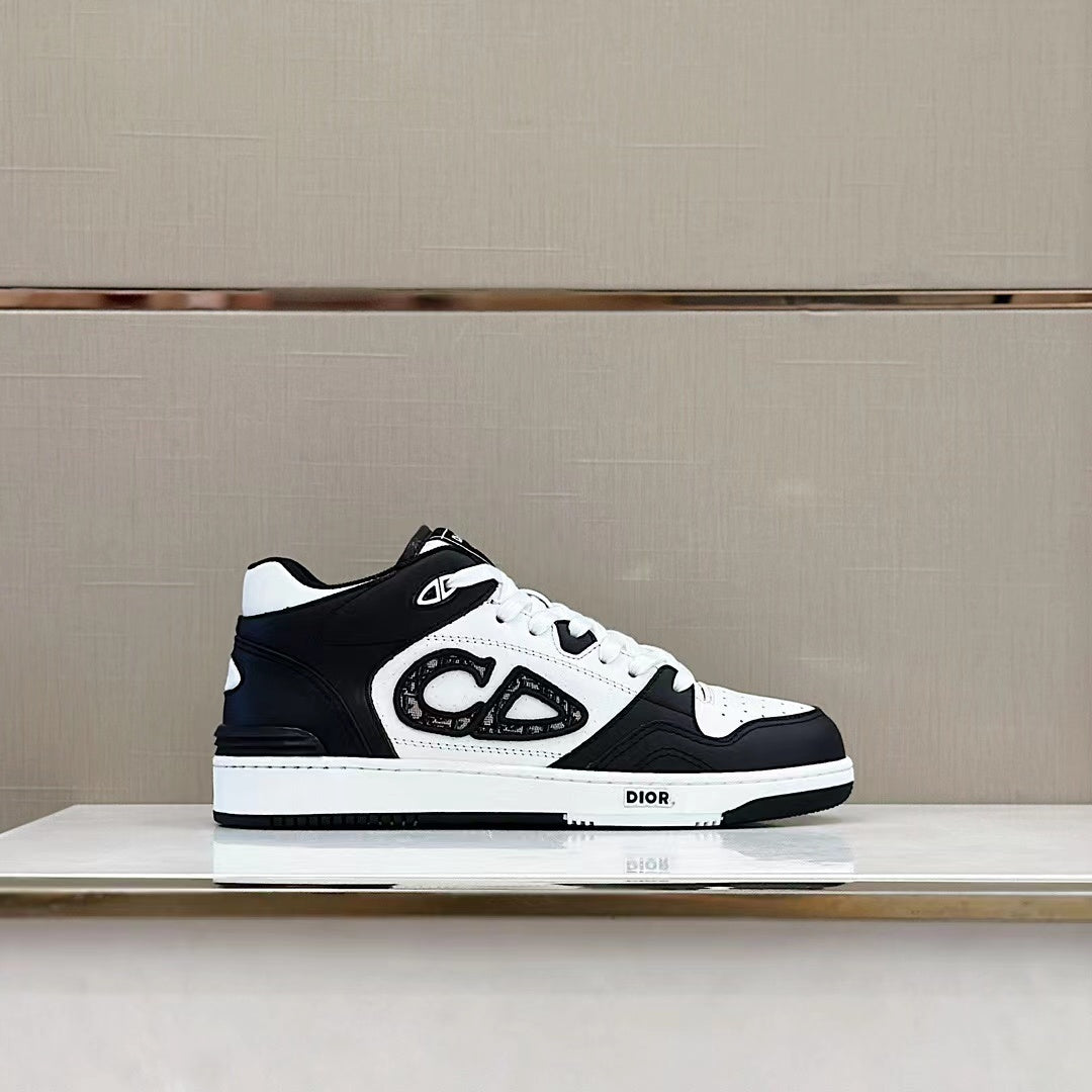 B57 Mid-Top Black Oblique