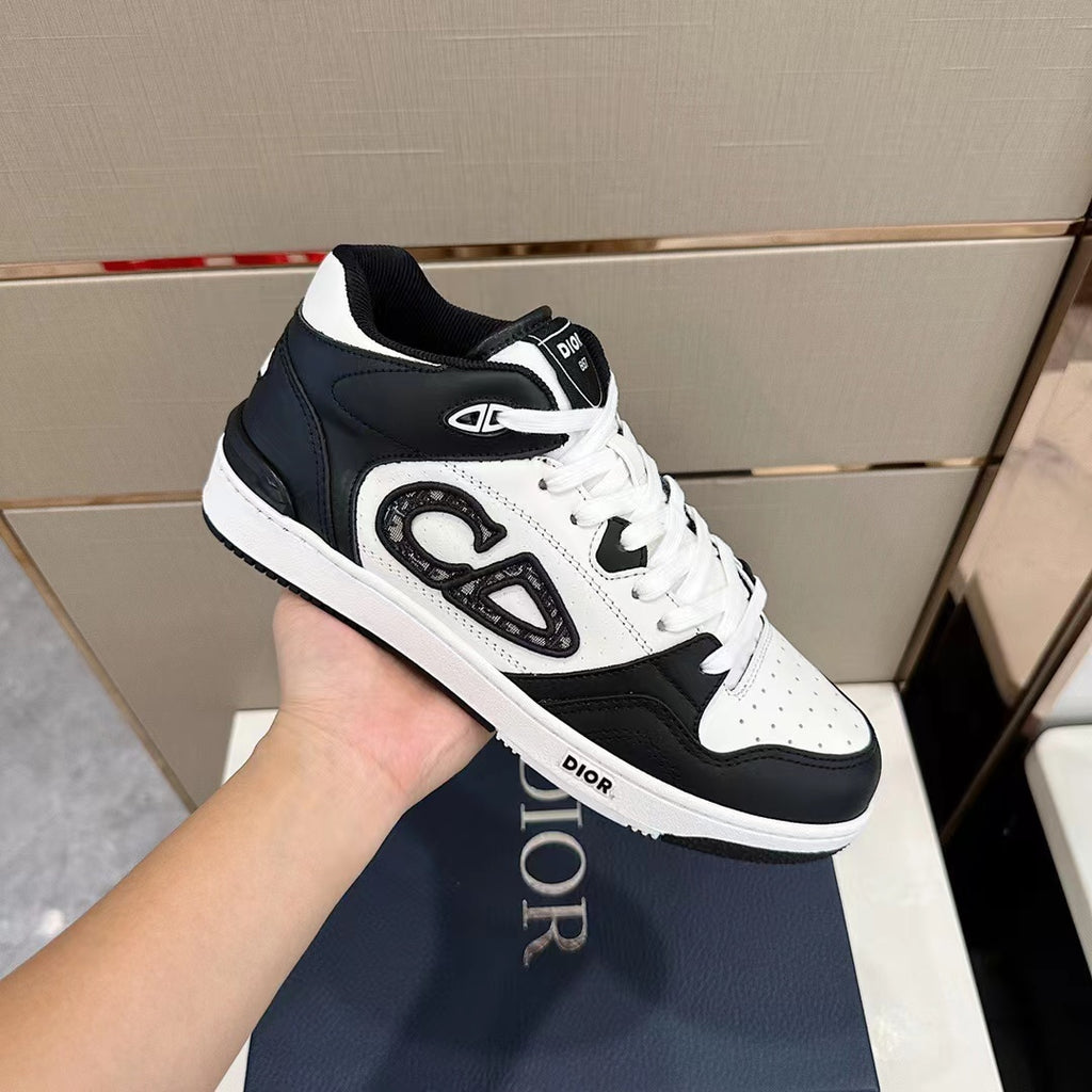 B57 Mid-Top Black Oblique