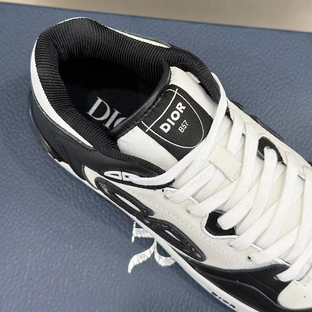 B57 Mid-Top Black Oblique