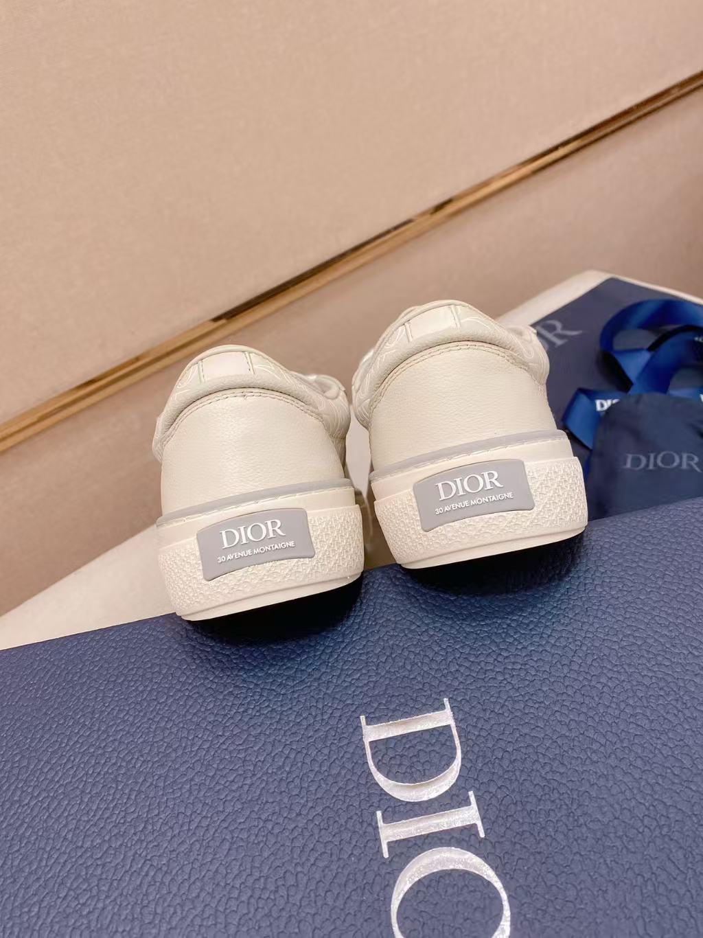 B33 Spin Sneaker White