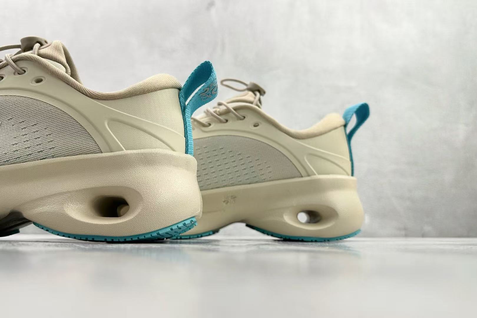 LOEWE Cloudsolo Sand/Turquoise