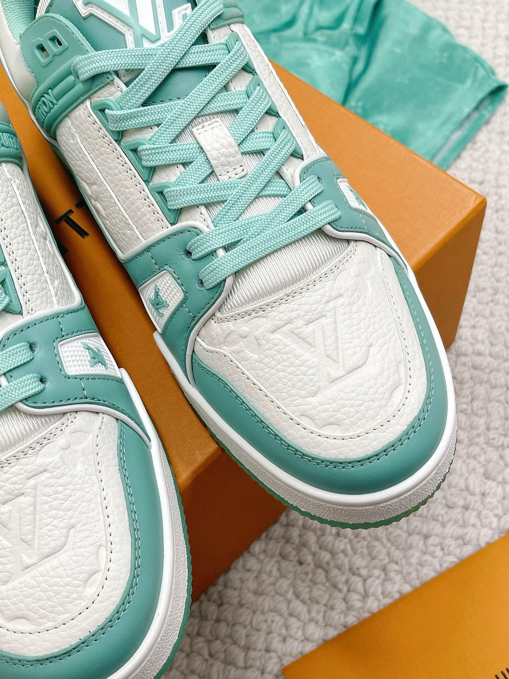 LV Trainers Mint