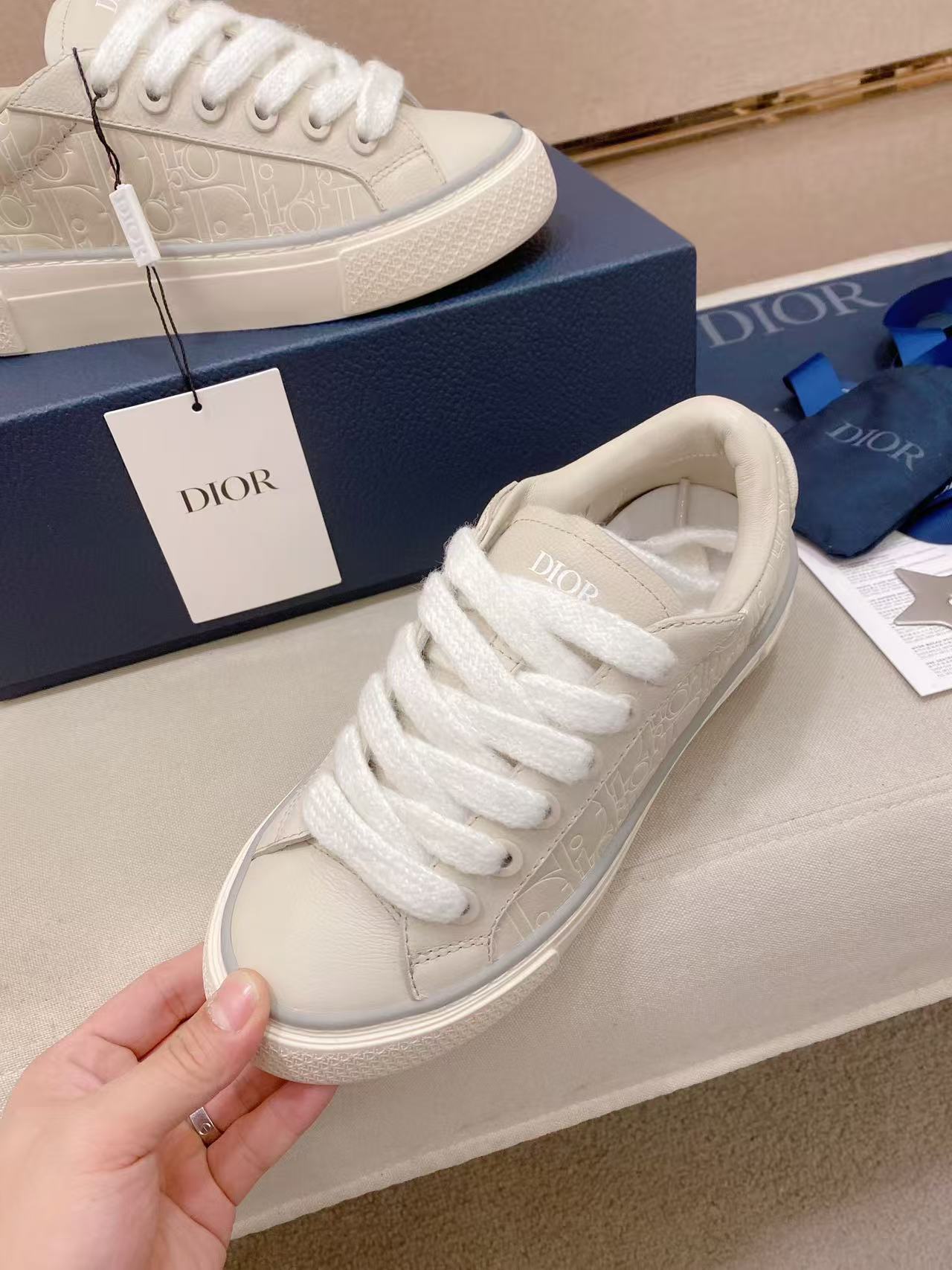 B33 Spin Sneaker White