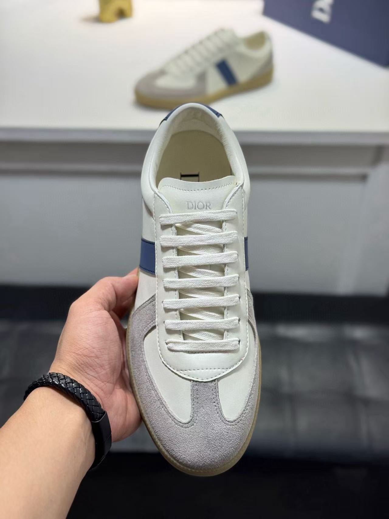 B01 Matchpoint Blue and White