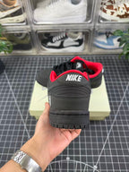 SB Dunk X Supreme Black (2025)
