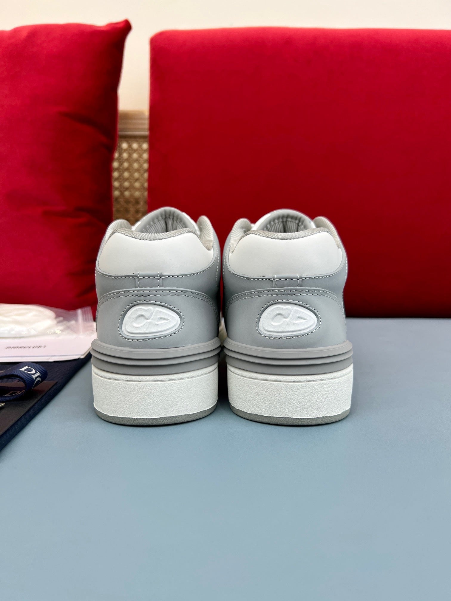 B57 Mid-Top Grey Oblique