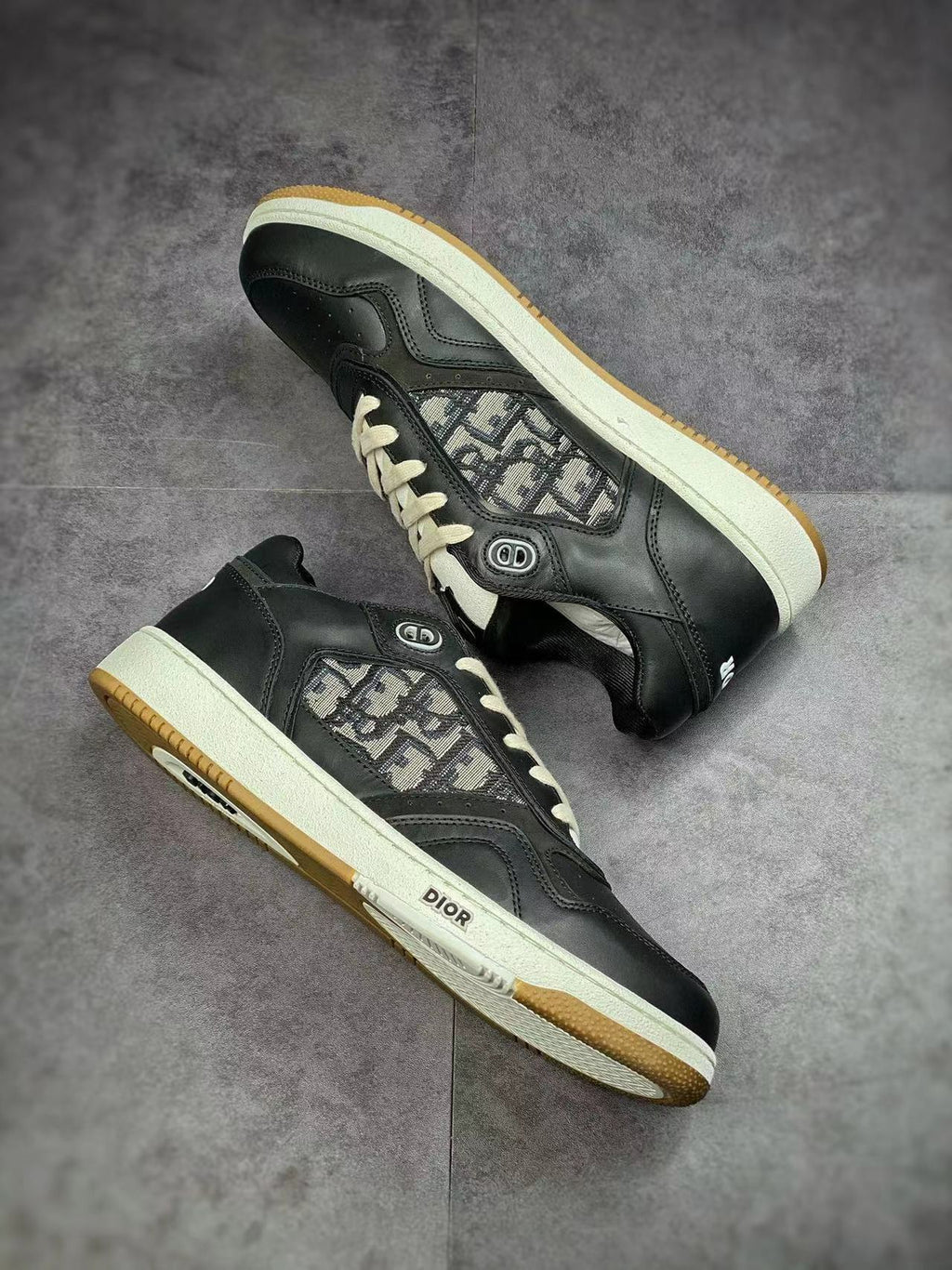 B27 Low-Top Black Oblique