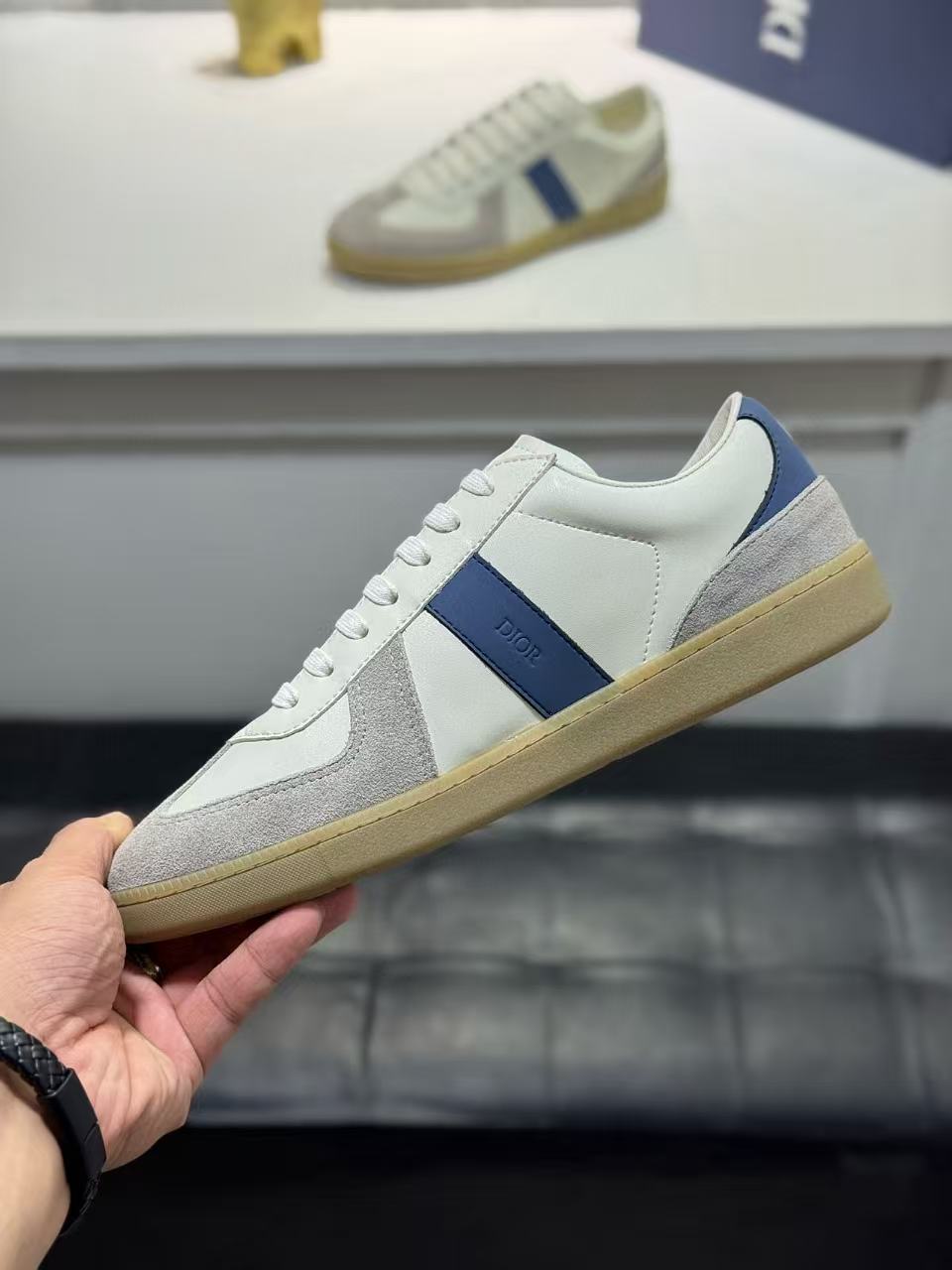 B01 Matchpoint Blue and White