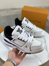 Load image into Gallery viewer, LV Trainers Denim Noir | White
