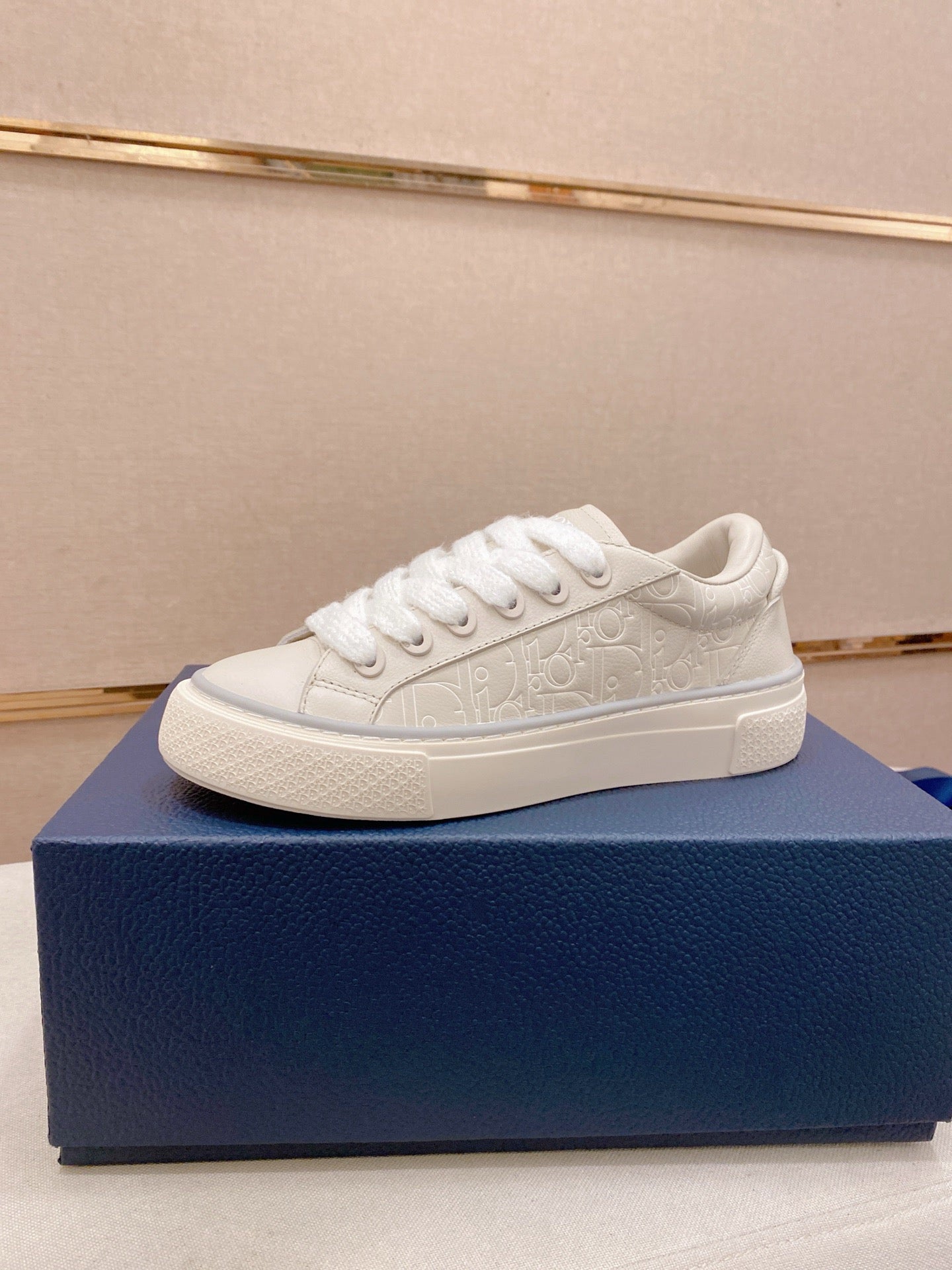 B33 Spin Sneaker White