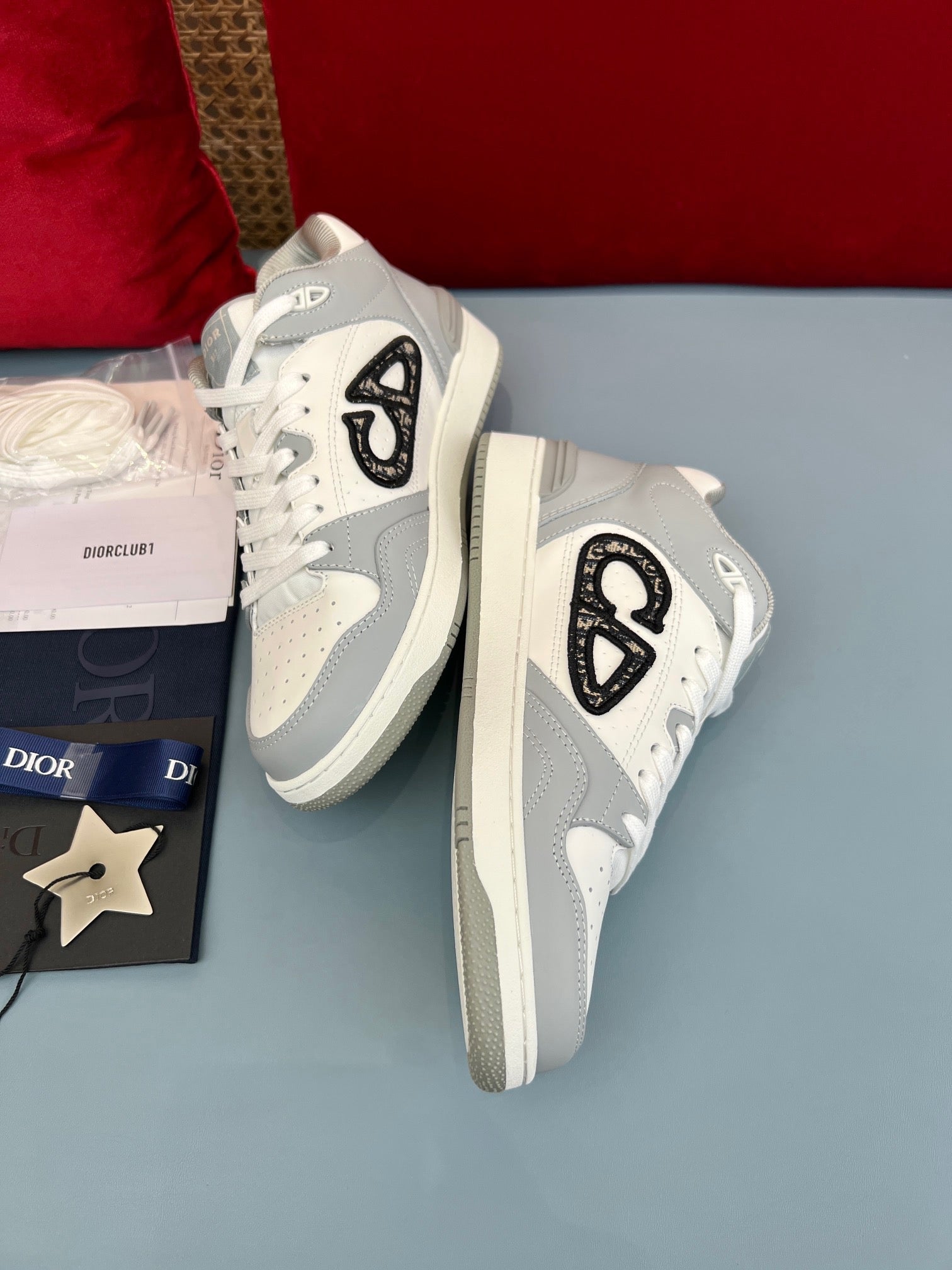 B57 Mid-Top Grey Oblique