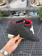 SB Dunk X Supreme Black (2025)