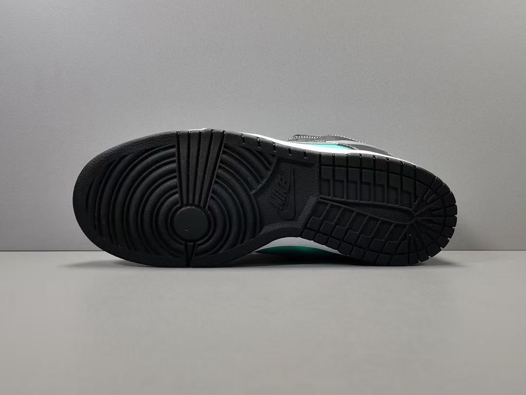 SB Dunk X Diamond Supply 'Tiffany'