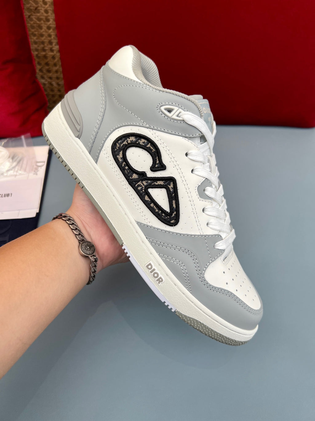 B57 Mid-Top Grey Oblique