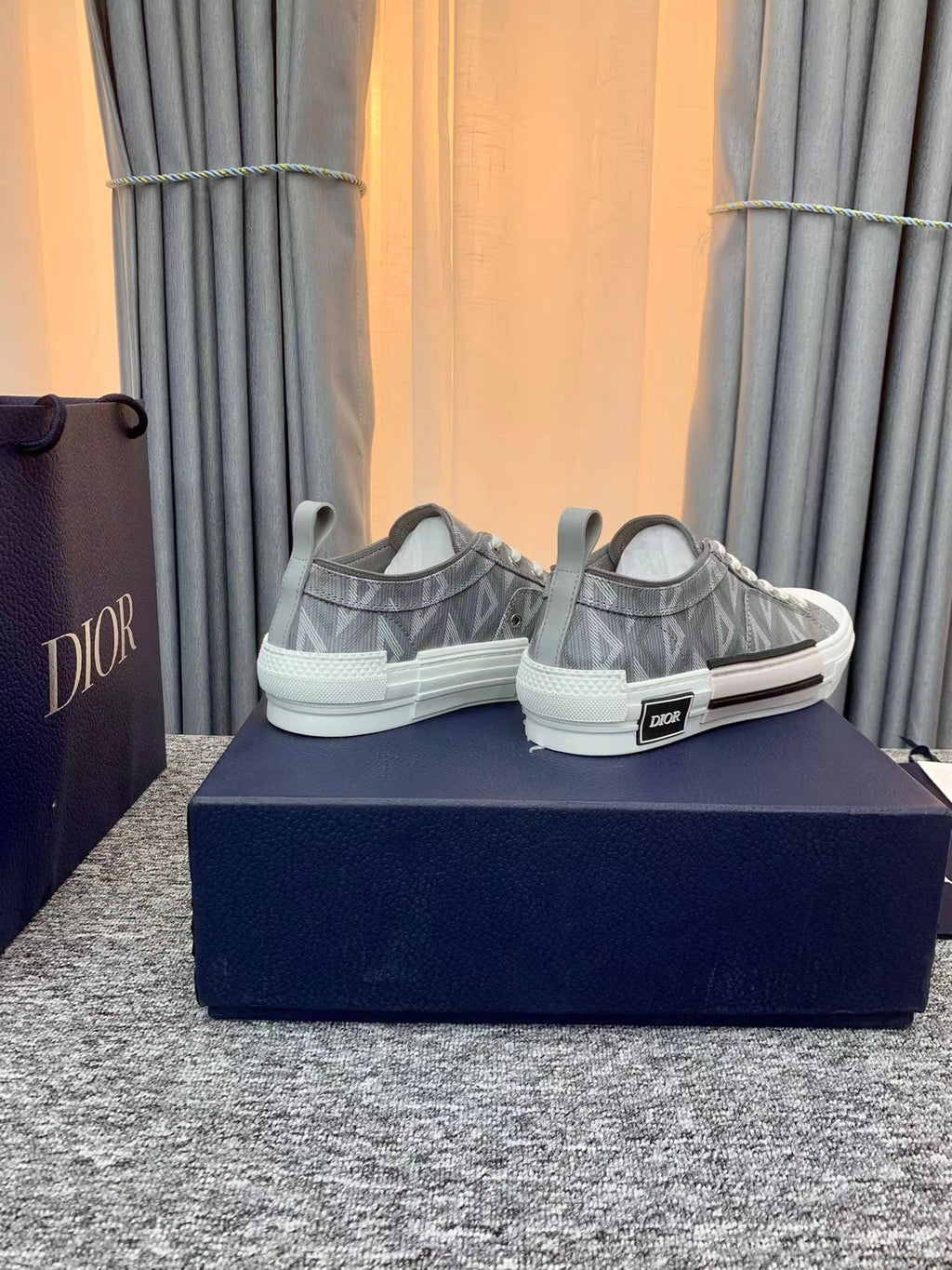 B23 Low 'Grey' CD Diamond