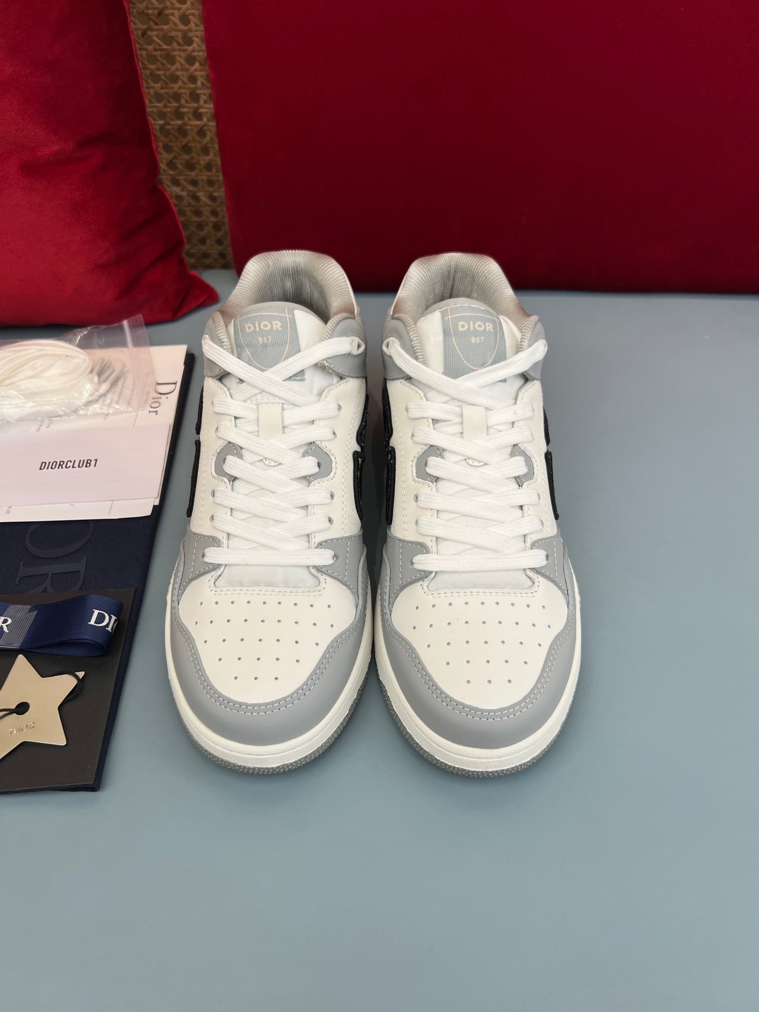 B57 Mid-Top Grey Oblique