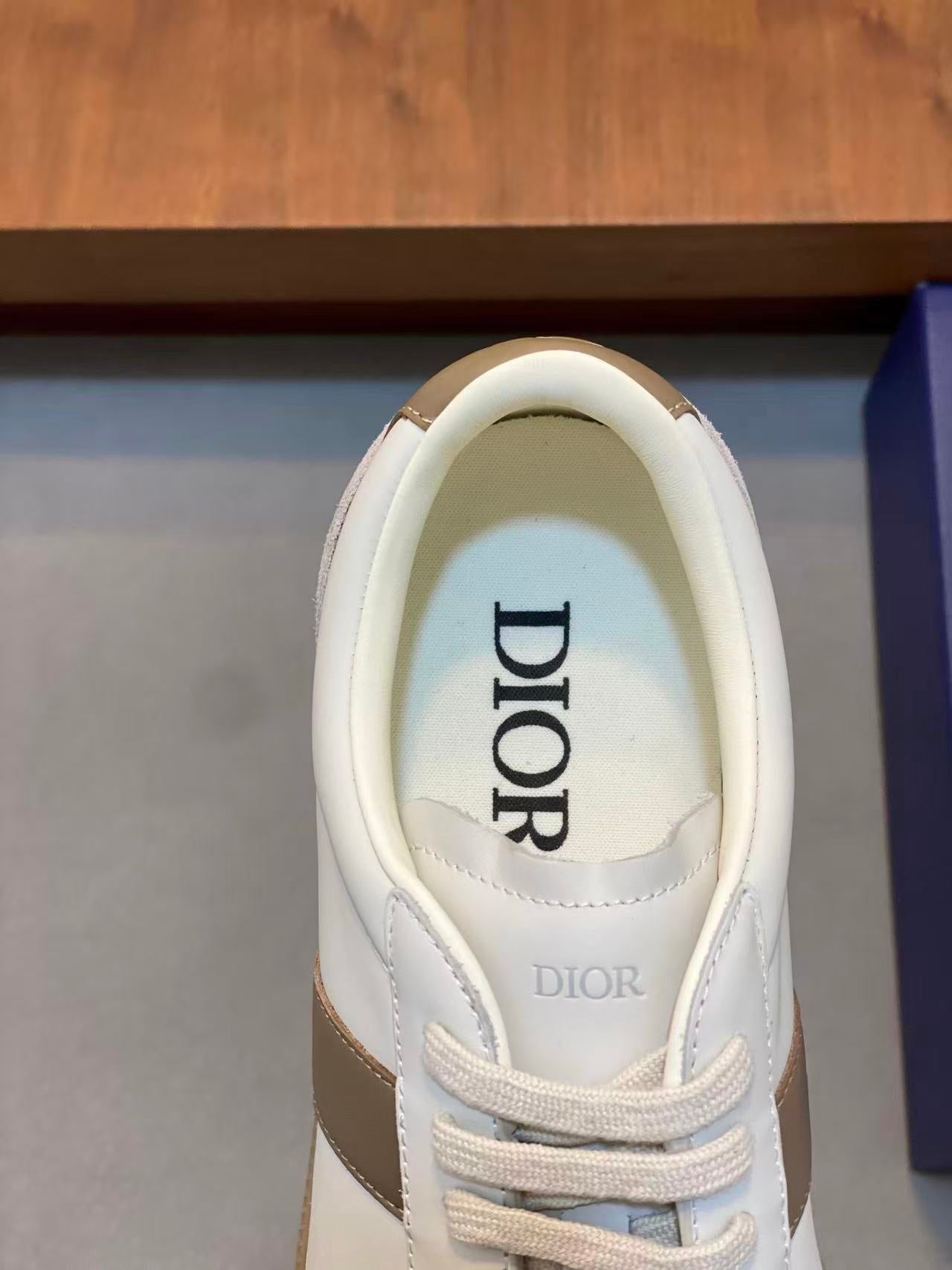 B01 Matchpoint Gray and White