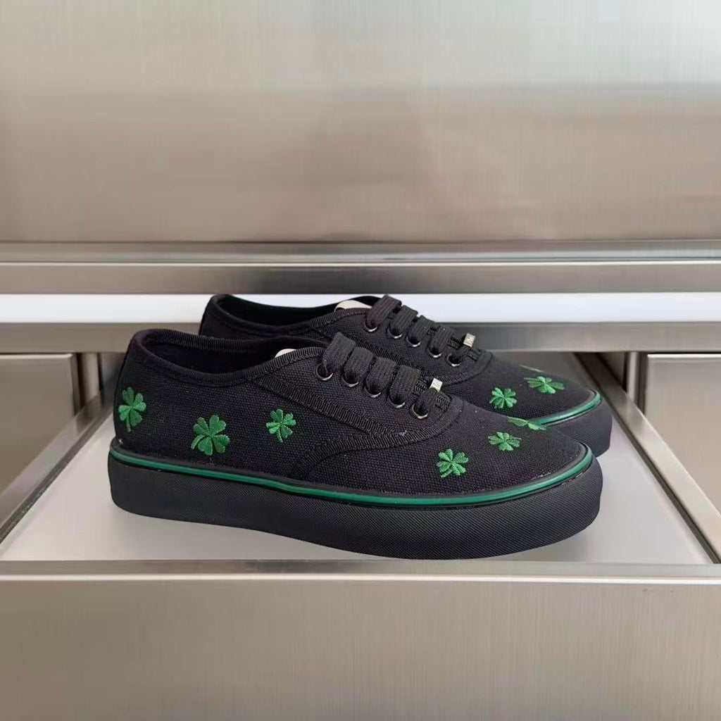 Saltwind Sneaker Clover on Black Cotton