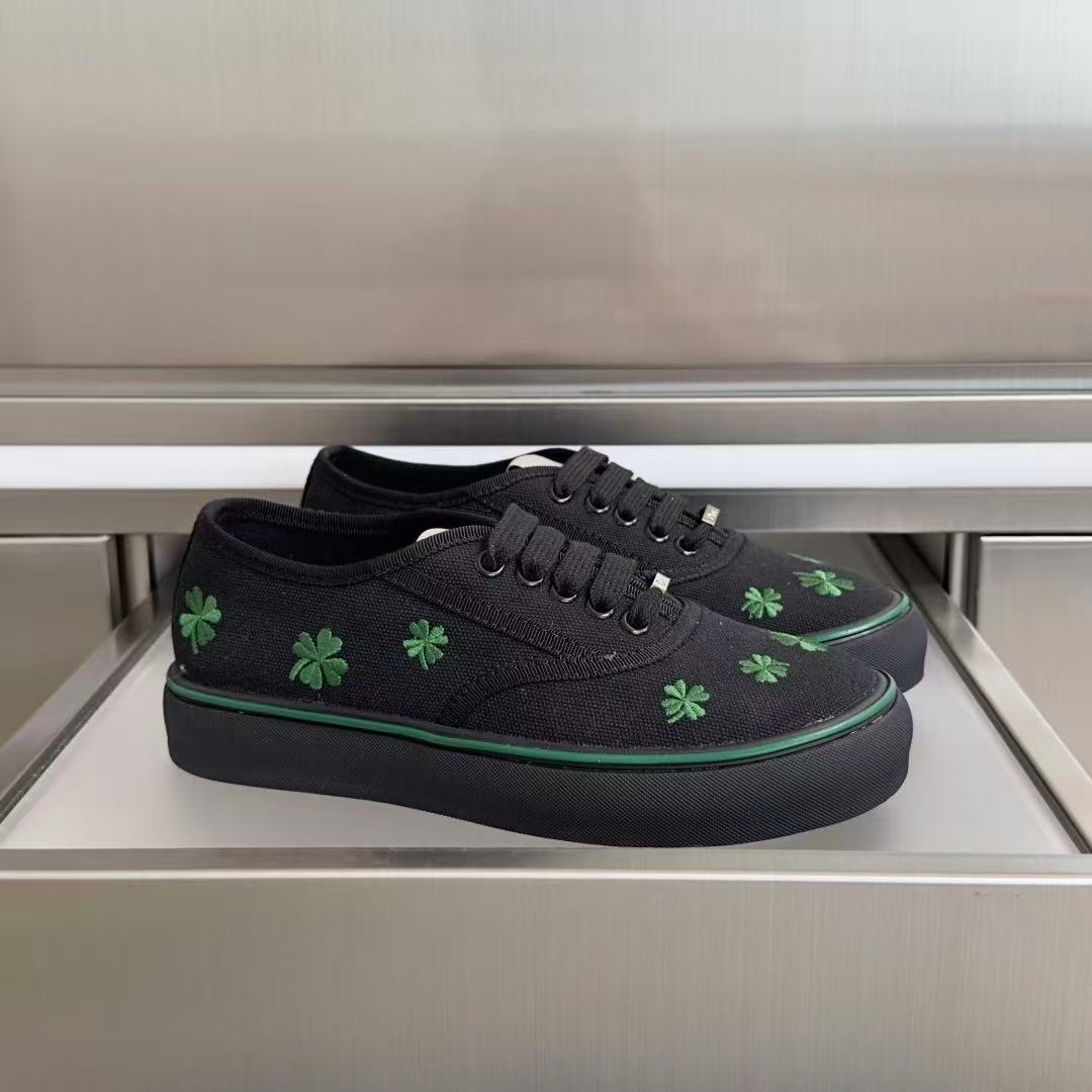 Saltwind Sneaker Clover on Black Cotton