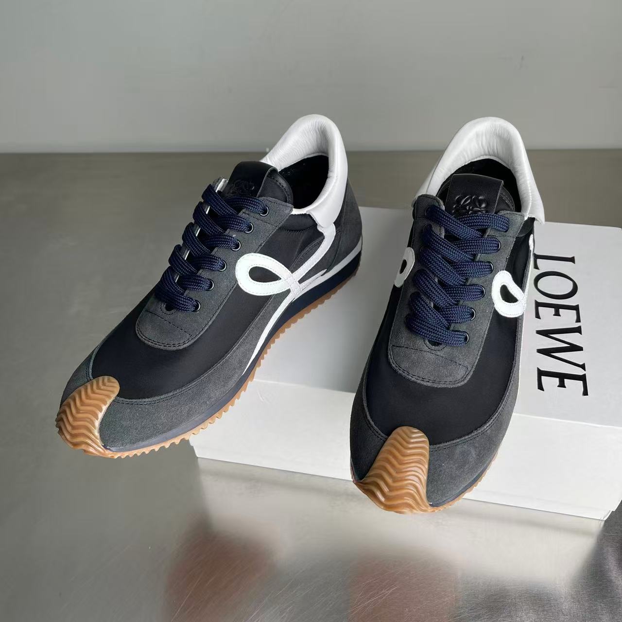 LOEWE Flowrunner Black/White