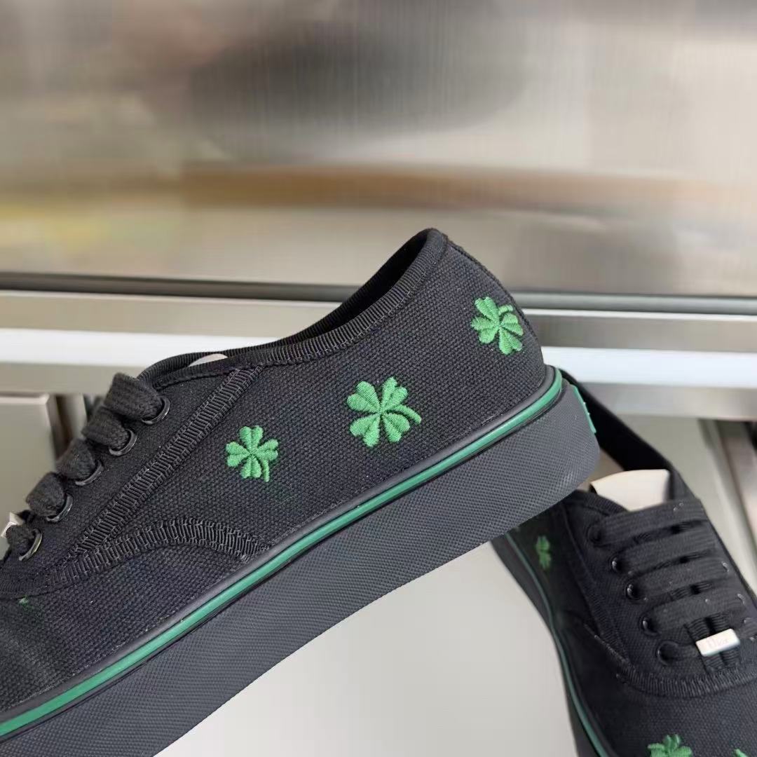 Saltwind Sneaker Clover on Black Cotton