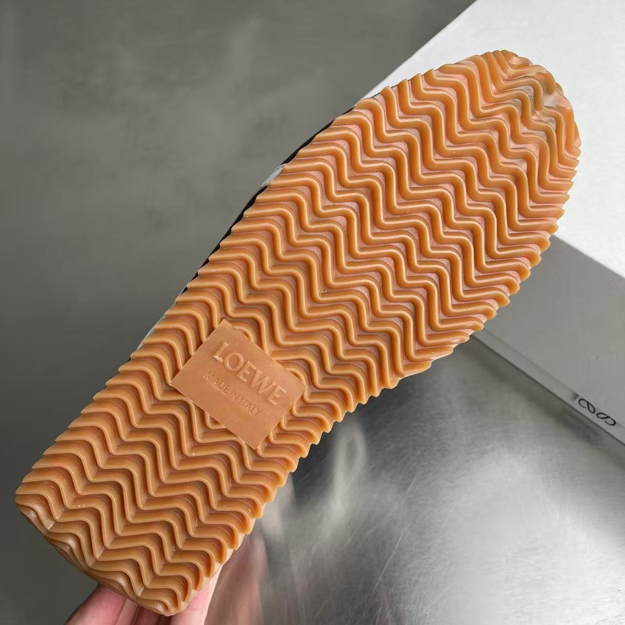 LOEWE Flowrunner Black/White