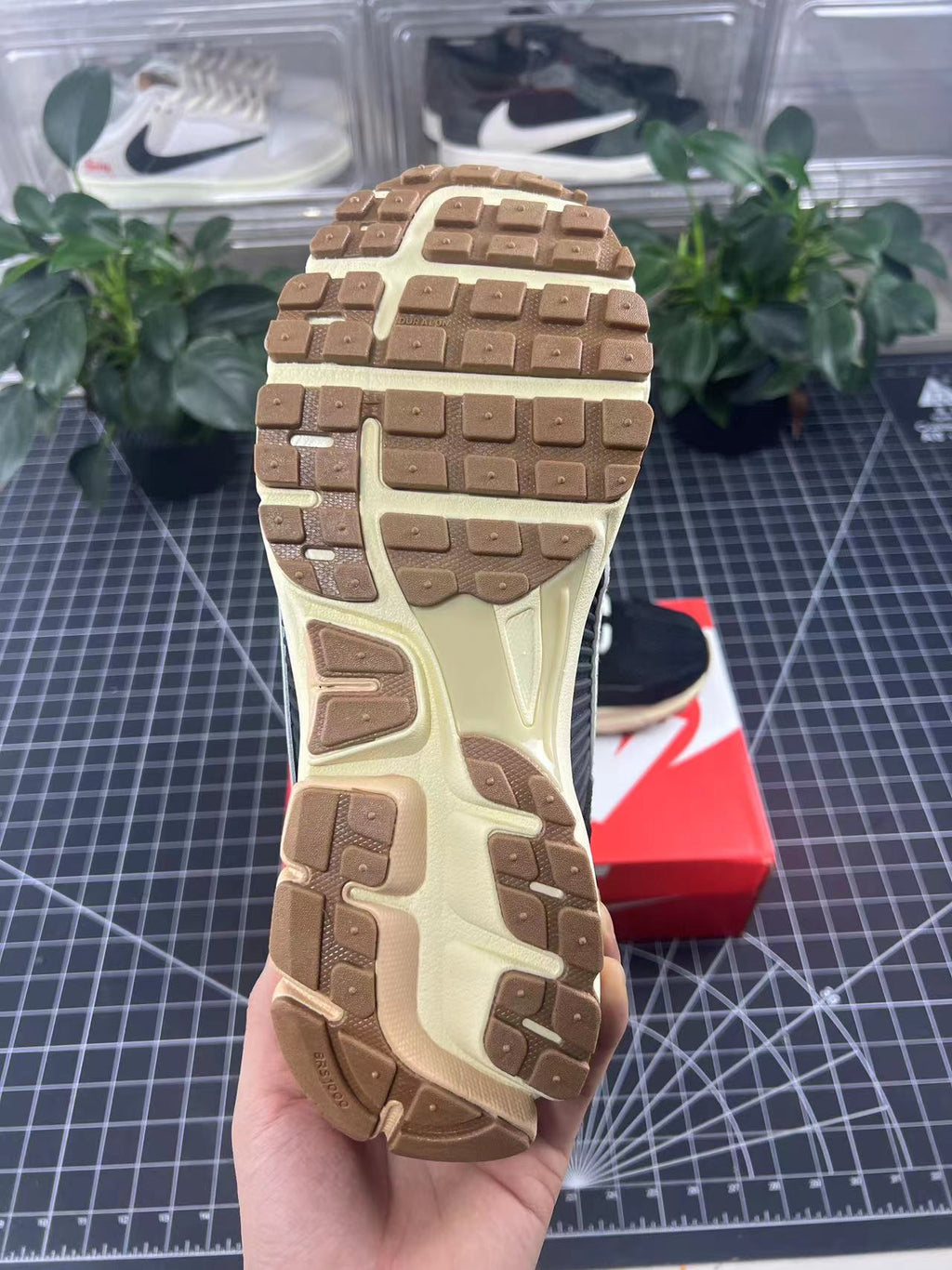 Vomero 5 x OW Black Customs