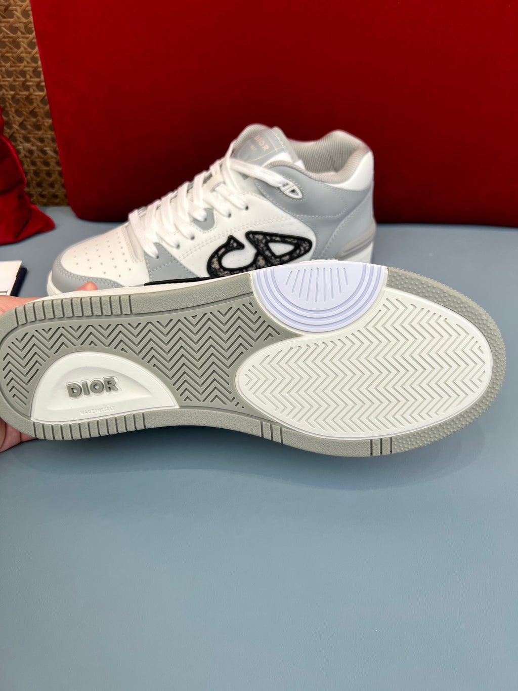 B57 Mid-Top Grey Oblique