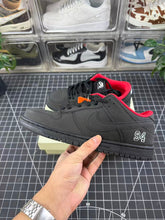 Load image into Gallery viewer, SB Dunk X Supreme Black (2025)
