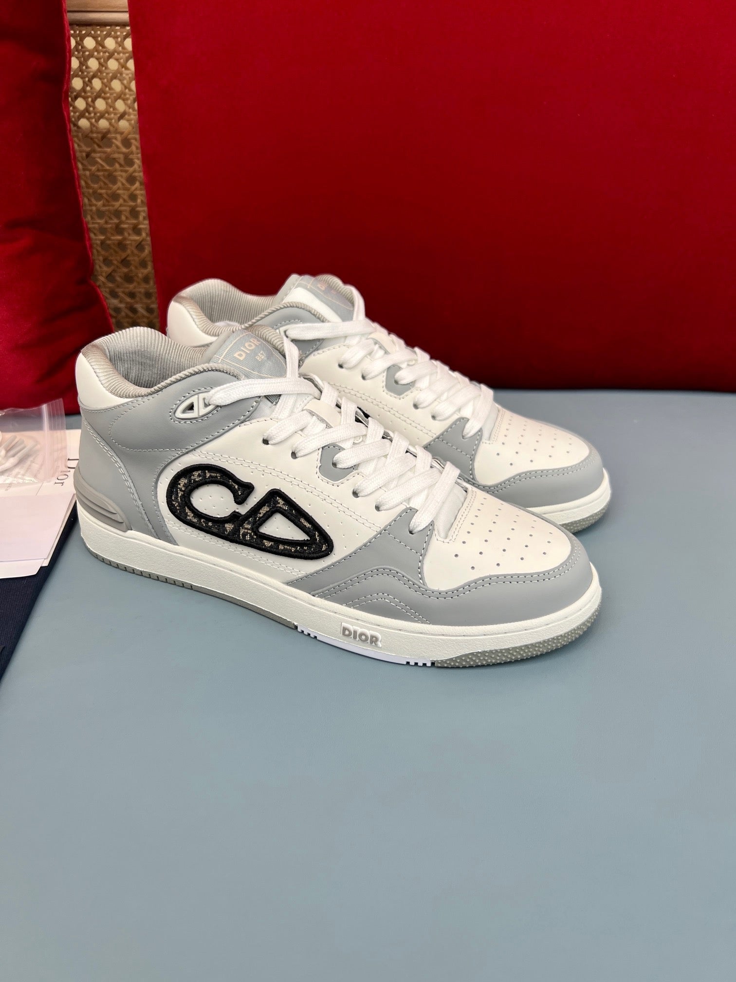 B57 Mid-Top Grey Oblique